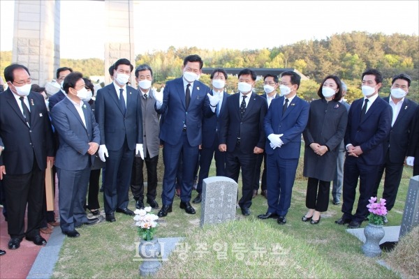 송영길 당대표 후보가  5‧18 당시 상황에 대한 설명을 하고 있다. 송영길 당대표 후보는  5‧18 당시 광주대동고등학교 3학년이었다.