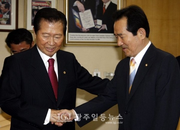 고 김대중 대통령님과 정세균 국무총리. (사진 출처 : 정세균 국무총리 페이스북)