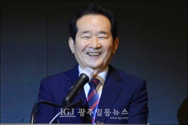 '미스터 스마일' 정세균 전 국무총리가 광화문포럼 특강세 환하게 웃고 있다. (사진 출처 : 정세균 전 국무총리 페이스북)