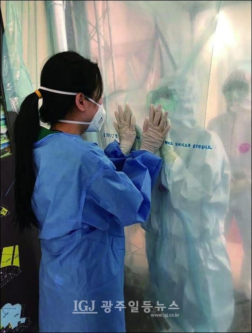 국민의 건강과 생명을 지키기 위해 헌신하는 간호사 모습. (사진 출처 : 정세균 전 국무총리 페이스북)