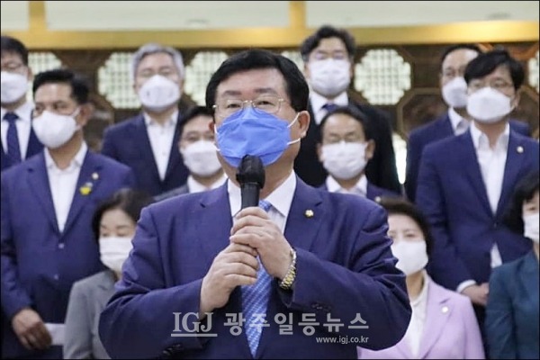 미얀마의 평화와 민주주의 회복을 위한 국회의원 모임’의 설훈 공동 대표가 인사말을 하고 있다.  (이용빈 국회의원 페이스북 캡처)