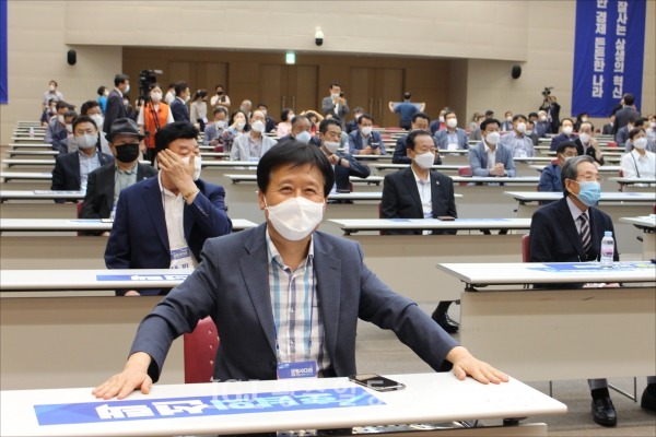 ‘균형사다리’ 광주ㆍ전남 본부 안원균 공동대표는 '우리가 정세균이다' 광주 우정포럼연합회 집행위원장이다.