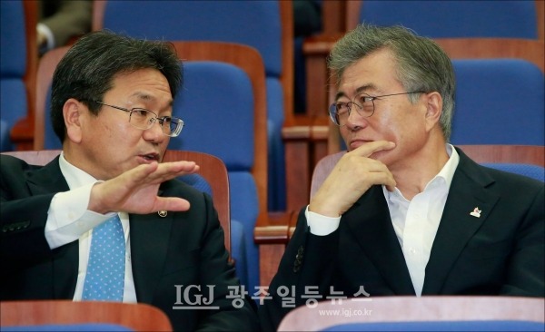 문재인 대통령과 강기정 전 청와대 정무수석