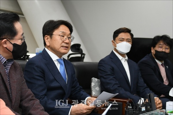 강기정 전 수석이 "차기 시장은 여야를 넘나들고 중앙정부의 네트워크를 충분히 확보하고 활용할 수 있는 정무적 리더십이 꼭 필요하다"면서 " 청와대 정무수석이 그런 역할이고 자리였다”고 강조했다.