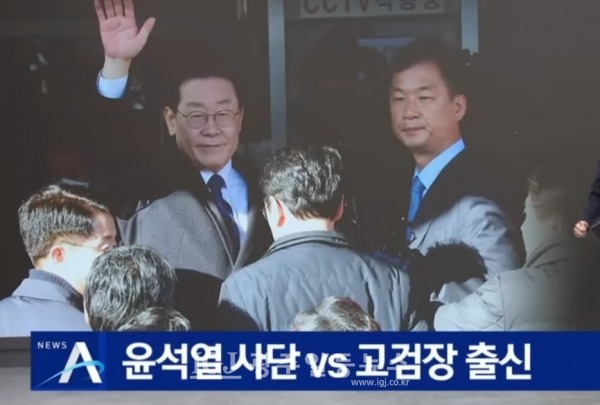 더불어민주당 이재명 대표와 박균택 변호인이 지난 10일 성남FC 광고 관련 조사를 받기 위해 수원지검 성남지청에 출두하고 있다. (사진 : 채널A 유튜브 갈무리)