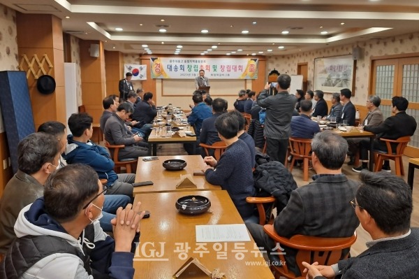 「광주 대동고 송정지역 총동문회(대송회)」 창립총회 및 창립대회에서 광주 대동고등학교 총동창회 이용표 회장이 축사를 하고 있다.