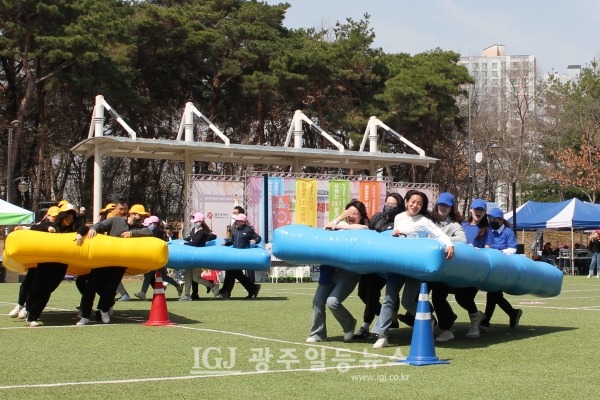 ‘광주광역시 사회복지사 종사자 한마음 체육대회’ 단체 경기 모습.