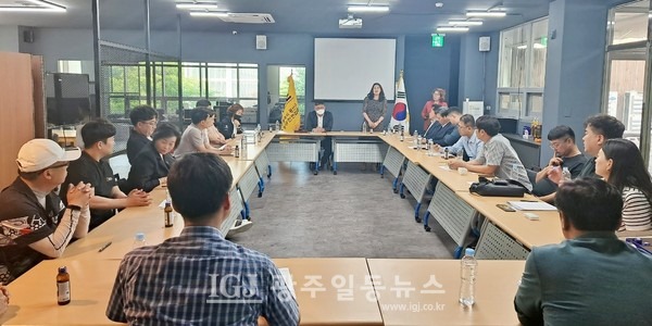 6월 10일 오후 3시에 열린 소상공인연합회 광주광역시지회 광산구지부(회장 김범주) 정기 이사회에서 강복희 소상공인시장진흥공단 컨설턴트가 인사말을 하고 있다.