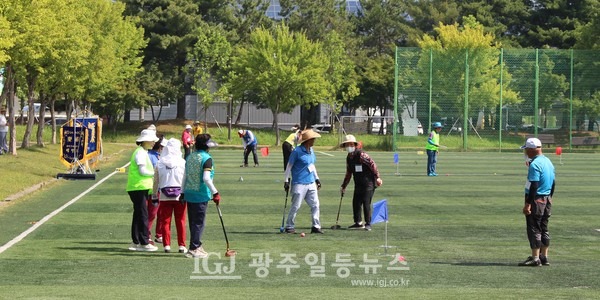 '광산구청장기 그라운드골프대회'가 열리는 평동 용동구장 모습.