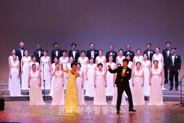 '일본군 위안부 피해자 2023년 기림의 날' 행사에서 광산구립합창단의 공연 모습.