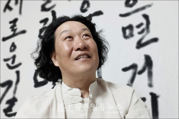 대한민국 캘리그래피 명장 2호 석산 진성영 작가.