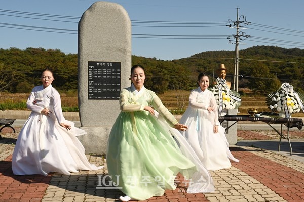 국창 김창환 선생 추모제에서 광산문화원 예술단이 살풀이 공연을 하고 있다. (사진 제공 : 광산문화원)
