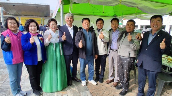 박병규 광산구청장, 정미자 (사)한국생활개선 광주광역시연합회장, 김순택 광주농협조합장, 최기영 북구의원, 광주농협조합원들은 제30회 농업인의날 행사에 참석해 농업은 지역의 뿌리이자 미래의 희망이다.”며 “농업인과 농촌이 존중받고, 지속가능한 농업 발전과 상생의 광주를 만들기 위해 함께 노력하겠다”고 말했다.