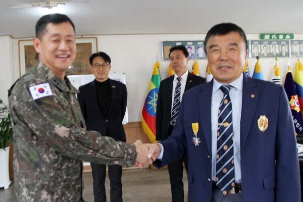 이일용 육군31사단장장은 지역 안보단체와의 협력 강화 및 국가안보의식 함양을 위해 다양한 활동을 이어오며, 군과의 유대 강화를 위해 꾸준히 지원해온' 나종수 광주전남재향군인회 회장에게 감사의 인사를 전했다.