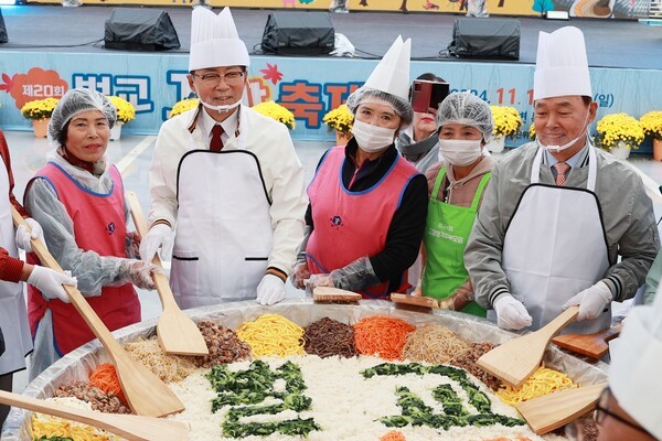 (왼쪽에서 두번째) 김철우 보성군수는  