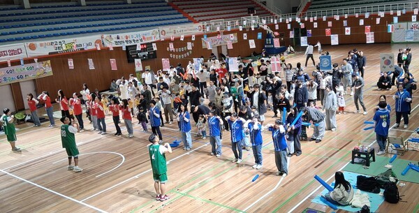 공공형 아이캐슬 어린이집(홍팀)·골드클래스 어린이집(청팀), 가족 사랑 한마음 운동회가 가족과 원아, 교사가 함께 어우러진 화기애애한 분위기 속에서 성황리에 열렸다.