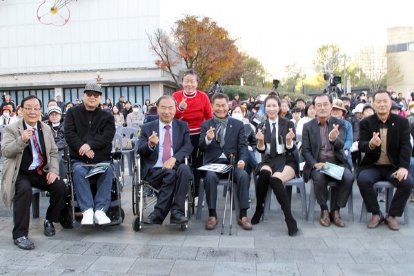 유방희 (사)한국연예예술인협회 광주광역시연합회장, 서용규 광주시의회부의장, 광주시청 공연팀장, 행숙이 트롯가수는 제13회 G-POP 페스티벌에 참석해  "광주는 아시아문화중심도시라는 위상에 걸맞게 예술적 역량과 뛰어난 아이디어, 창의력, 열정이 넘치는 지역으로 예술 분야의 창의적 인재를 다수 배출했고, 이는 지역 발전의 원동력이 될 것이다"며 축하를 전했다. 