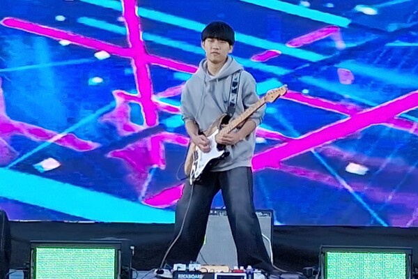 제13회 G-POP 페스티벌에 참여한 출연진들은 평소에 갈고 닦은 멋진 공연을 펼치고 있다.