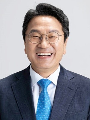 강기정 광주광역시장은 제13회 G-POP 페스티벌을 축하하며  “광주는 이제 문화예술의 중심지로 자리매김하고 있으며, 특히 이번 G-POP 페스티벌은 한류 문화를 선도할 새로운 인재를 발굴하는 중요한 전환점이 될 것”이라며 “앞으로도 광주가 문화와 예술의 중심도시로 성장할 수 있도록 지속적으로 지원할 것”이라고 말했다.