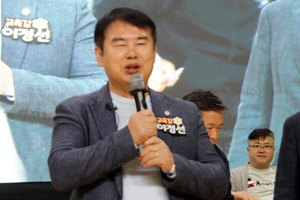 이정선 광주광역시교육감은 제37회 광주광역시민체육대회에 참석해 "참가하신 모든 선수와 동호인 여러분이 그동안 갈고닦은 실력을 마음껏 펼치시고, 승패를 떠나 서로를 존중하며 즐겁고 안전한 하루가 되시길 바란다. 광주교육청 역시 생활체육과 건강한 시민 문화를 위해 계속 힘쓰겠다. 오늘 대회가 시민 모두에게 활력과 감동을 전하는 축제의 장이 되기를 기원한다."라고 말했다.