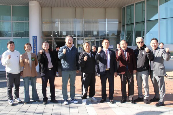 전갑수 광주시체육회장, 강기정 광주광역시장, 정무중 대한보디빌딩협회부회장, 정종현 롤라협회장은 제37회 광주광역시민체육대회에 참석해 "오늘의 열정이 광주를 더욱 건강하고 활기찬 도시로 만드는 밑거름이 되기를 기대한다."며 화이팅을 외쳤다.