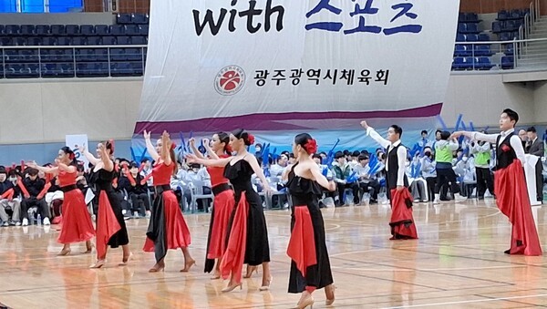 제37회 광주광역시민체육대회 축하공연이 펼쳐졌다.