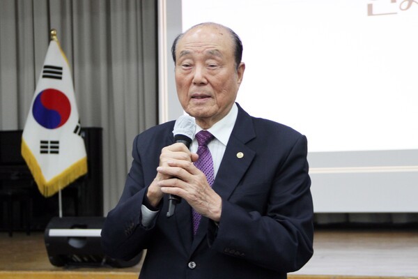 강박원 광산장학회이사장은 2025년도 광산장학회 장학생 장학증서 수여식'에서 "장학생들이 선택한 분야에서 전문가가 되어 지역사회 발전과 국가발전 나아가서는 인류사회 문화발전에 기여해 주길 바란다."고 격려를 전했다.