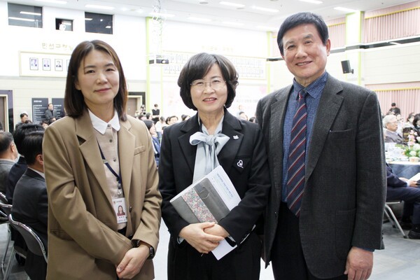 최환연 광산장학회 사무국장, 전경희 광산구청 문화체육국장, 류혜선 광산구청교육환경개선팀장은 (재)광산장학회, ‘2025년 광산장학회 장학증서 수여식’에 참석해 “장학금이 우리 지역 학생들에게 새로운 도약의 힘이 되길 바라며, 앞으로도 인재 육성을 위해 함께 힘을 보태겠다”고 말했다.