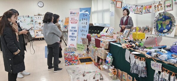 제3회 광주수업페스티벌에서는 부대행사로 신세계유치원의 유아생태전환교육 작품 전시가 마련돼 참가자들의 큰 호응을 얻었다.