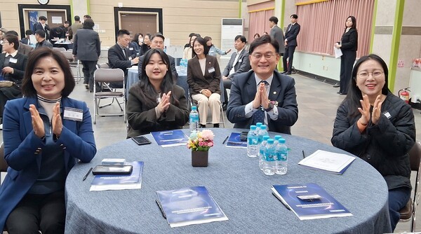 김길화 위원, 공병철 위원은 박성구 민주평화통일자문회의광주광산구협의회장의 취임식에 참석해 