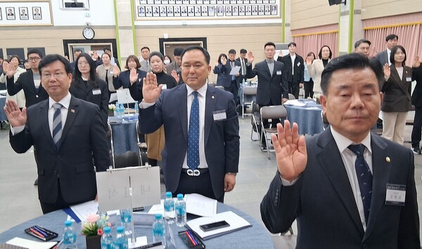 박병규 광산구청장, 박성구 민주평화통일자문회의광주광산구협의회장(서광주새마을금고이사장), 김옥조 상임위원은 제22기 민주평화통일자문회의 광주광산구협의회 출범식에서 '민주평화통일자문회의 자문위원으로서 국법을 준수하고 조국의 민주적 평화통일을 지향 하는 민족의 염원을 받들어 맡은 바 사명을 성실히 수행하겠다
