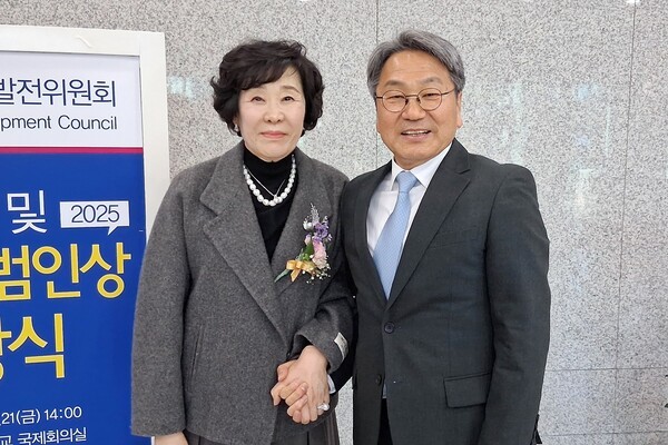 신숙경 (사)21세기 여성발전위원회장, 강기정 광주광역시장,