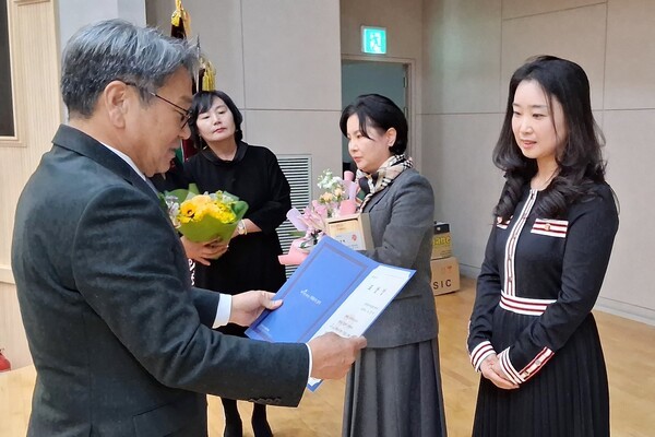 강기정 광주광역시장은 시장표창을 노선미 광주경찰청과학수사대직원을 비롯한 유공자들