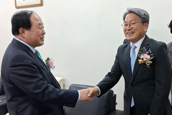 강기정 광주광역시장, 이정선 광주광역시교육감, 허정 에덴병원장(전/대한적십자사 광주전남지사 회장),