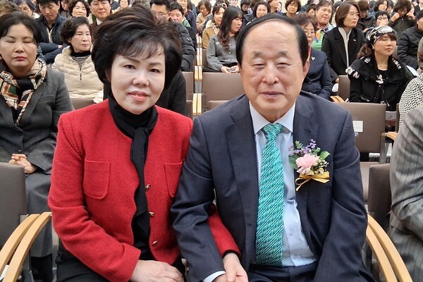 허정 에덴병원장(전/대한적십자사 광주전남지사 회장), 전성자 부회장은 (사)21세기 여성발전위원회, 국민모범인상 시상식에 참석해  