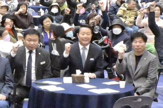 (가운데)최영일 순창군수는 제2회 순창군 장애인 한마음체육대회에 참석해 