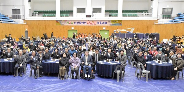  최영일 순창군수, 손종석 군 의장 및 군의원, 장애인 단체 회장 등 주요 내빈과 선수단은  제2회 순창군 장애인 한마음체육대회에 참석해 
