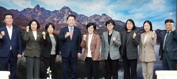 김영록 전라남도지사, 원민경 성평등가족부 장관과 관계자들은 면담을 마치고 