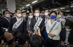 민주당, 서울중앙지검의 &apos;이재명 조폭연루설&apos; 장영하 변호사 불기소 처분 재정신청