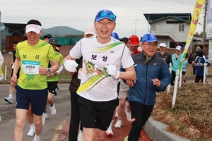 김철우 전남 보성군수와 전국 1만명 마라토너들, 보성에서 달리다!...‘제20회 보성녹차마라톤’ 역대급 흥행