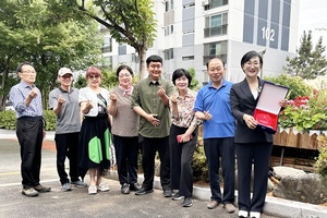 김수영 광주 서구의원, &apos;주민과 함께하는 의정활동&apos; 공로로 화정2동 대주아파트로부터 감사패 받아
