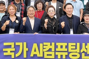 강기정 광주광역시장, 세계 호남향우들과 함께 5·18민주묘지 참배… 국가AI컴퓨팅센터 광주 유치 지지 요청