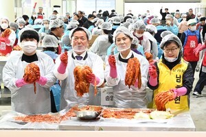 김병내 남구청장, ‘2525 희망+김장김치 나눔행사’ 함께하며 따뜻한 온정 전해
