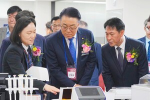 구복규 전남 화순군수ㆍ김기홍 전남도전략산업국장  축하속에 글로벌 생명과학 기업  기술협력센터 개소